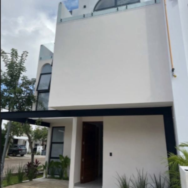 En Venta: Casa en Esquina con Doble Altura en Arbolada.