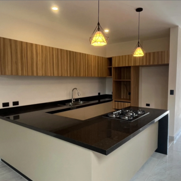 En Venta: Casa en Esquina con Doble Altura en Arbolada.