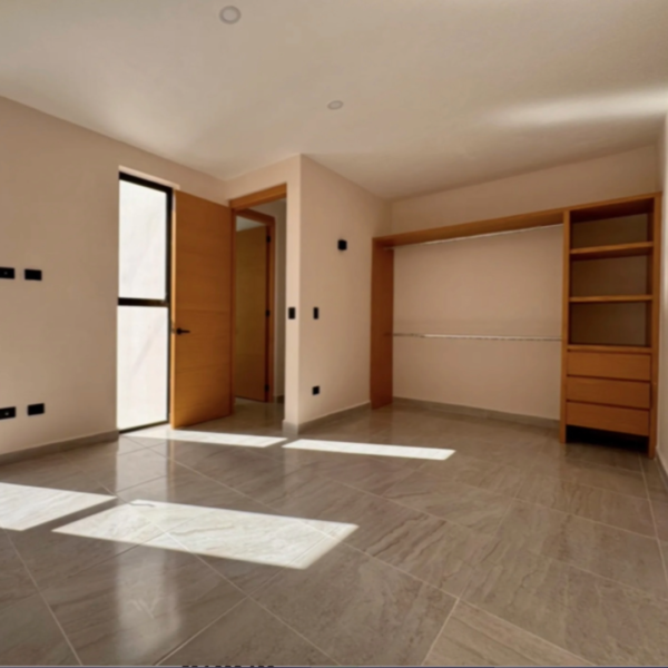 En Venta: Casa en Esquina con Doble Altura en Arbolada.