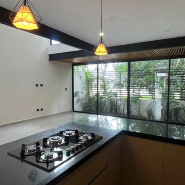 En Venta: Casa en Esquina con Doble Altura en Arbolada.