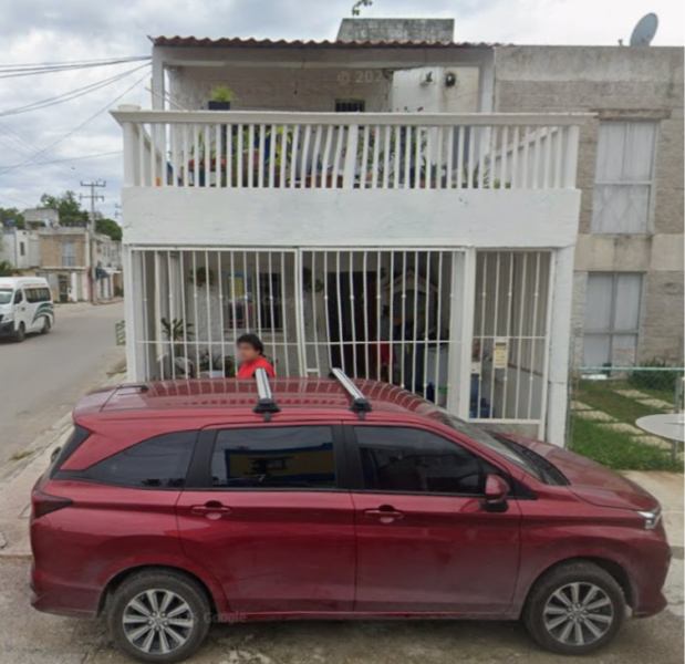 Remate Hipotecario en Esquina con Locales en la SM 209.